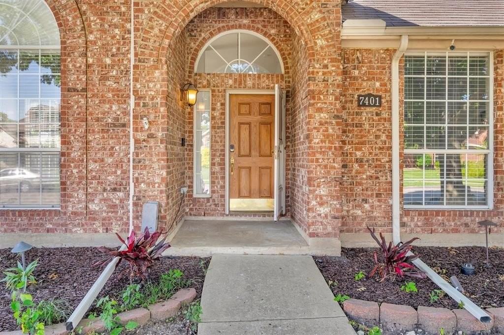 7401 Centenary Dr - Photo 4 of 39