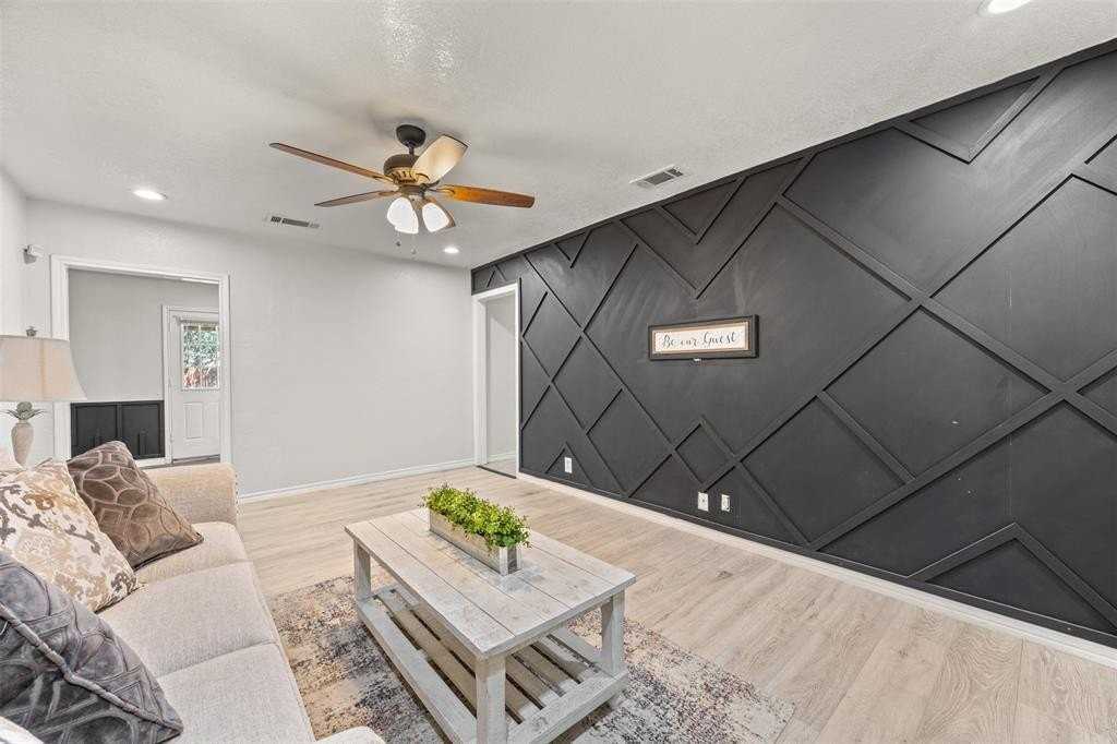 2410 Linda Dr - Photo 7 of 31