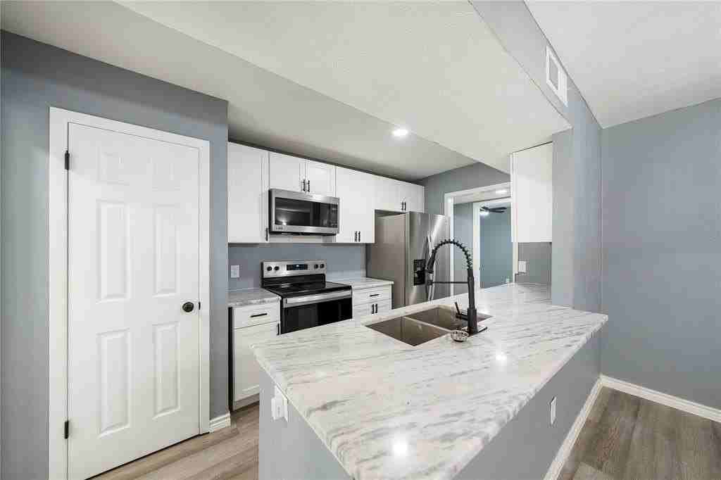 2517 Clearwood Dr - Photo 3 of 9