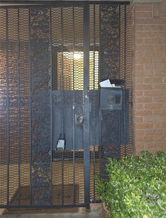 648 Penguin Dr - Photo 3 of 37