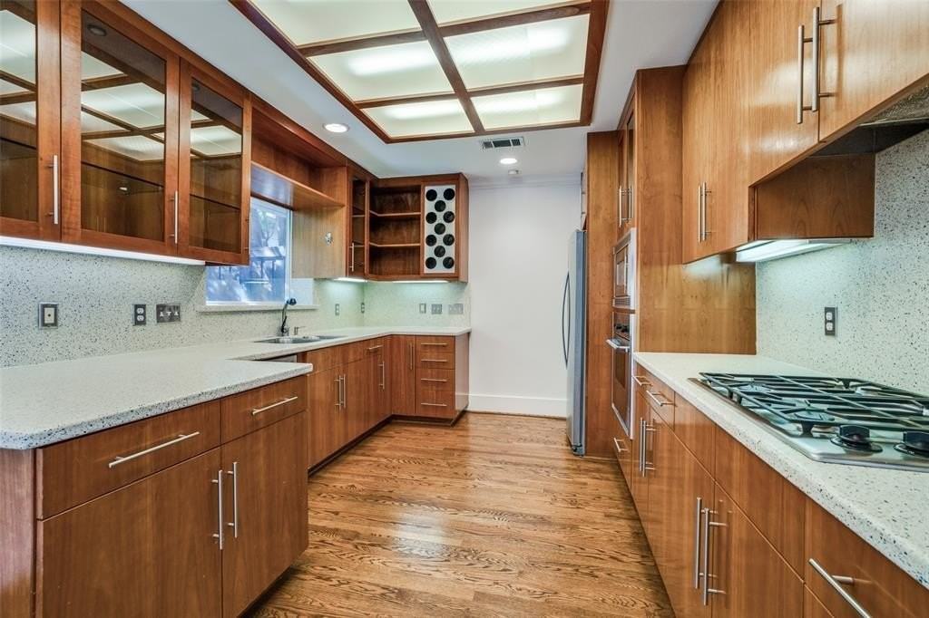 6930 Kenwood Ave - Photo 5 of 25