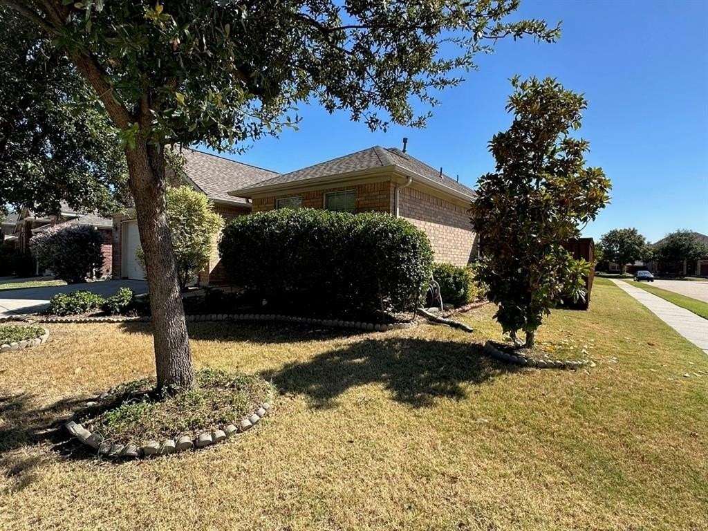 2800 Cascade Cove Dr - Photo 2 of 17