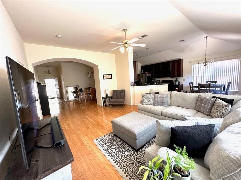 2800 Cascade Cove Dr - Photo 3 of 17