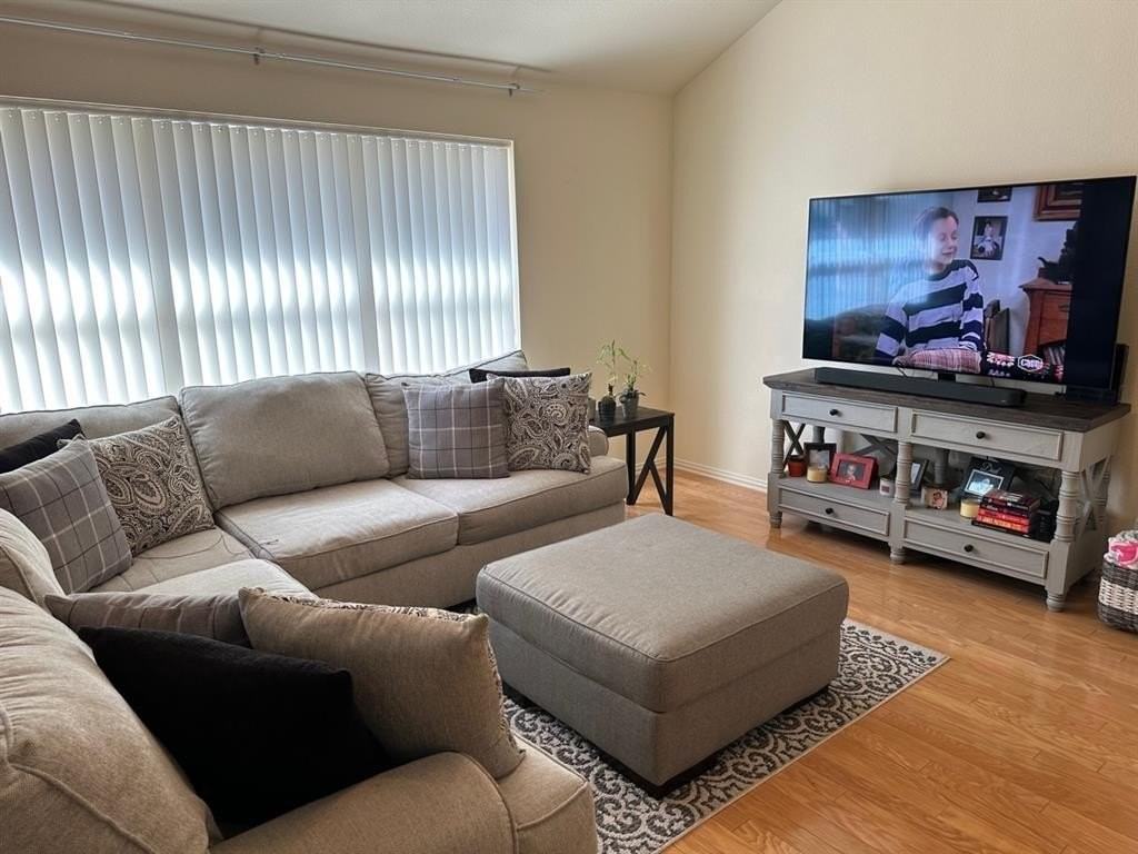 2800 Cascade Cove Dr - Photo 6 of 17