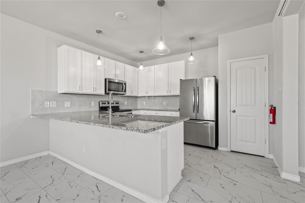 5556 Topwater Trl - Photo 3 of 13