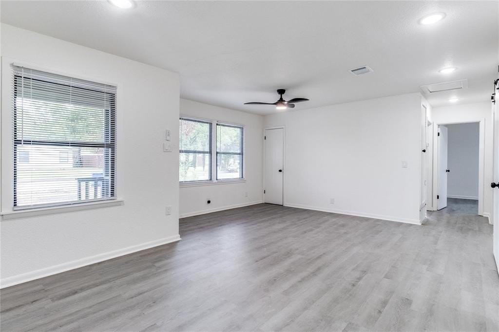 2314 Bluffton Dr - Photo 3 of 12