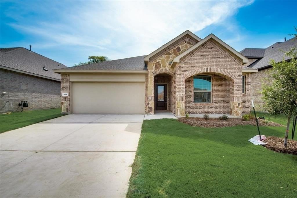 1713 Roadrunner Dr - Photo 3 of 22