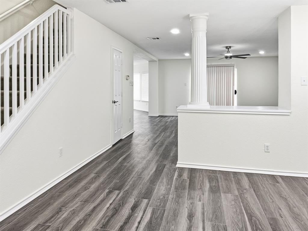 12214 Peachtree Ln - Photo 2 of 22