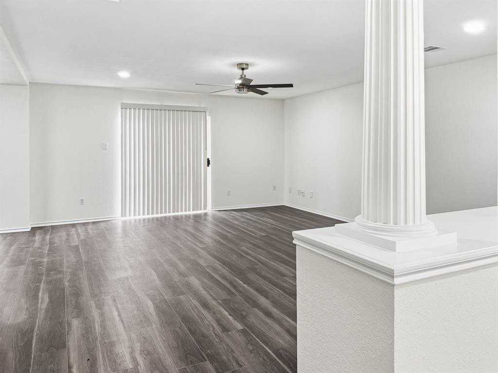 12214 Peachtree Ln - Photo 7 of 22