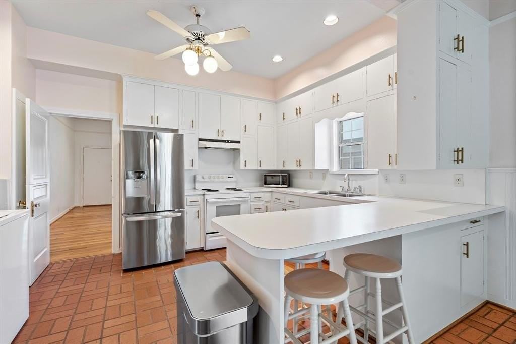 4407 Bonham St - Photo 6 of 22