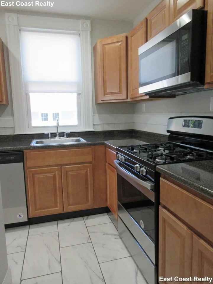 Braemore Rd #3 - Photo 3 of 10