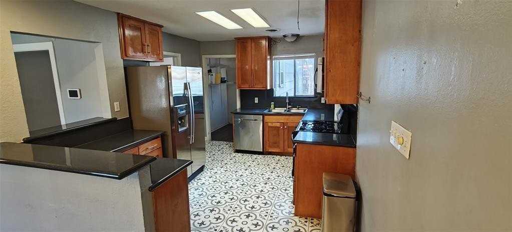 2532 Ryan Ave - Photo 4 of 8