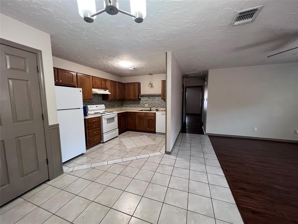 11912 Metmora Ct - Photo 2 of 15