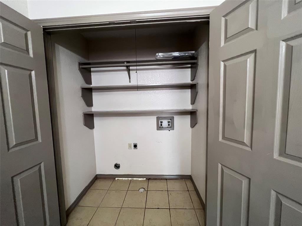 11912 Metmora Ct - Photo 3 of 15