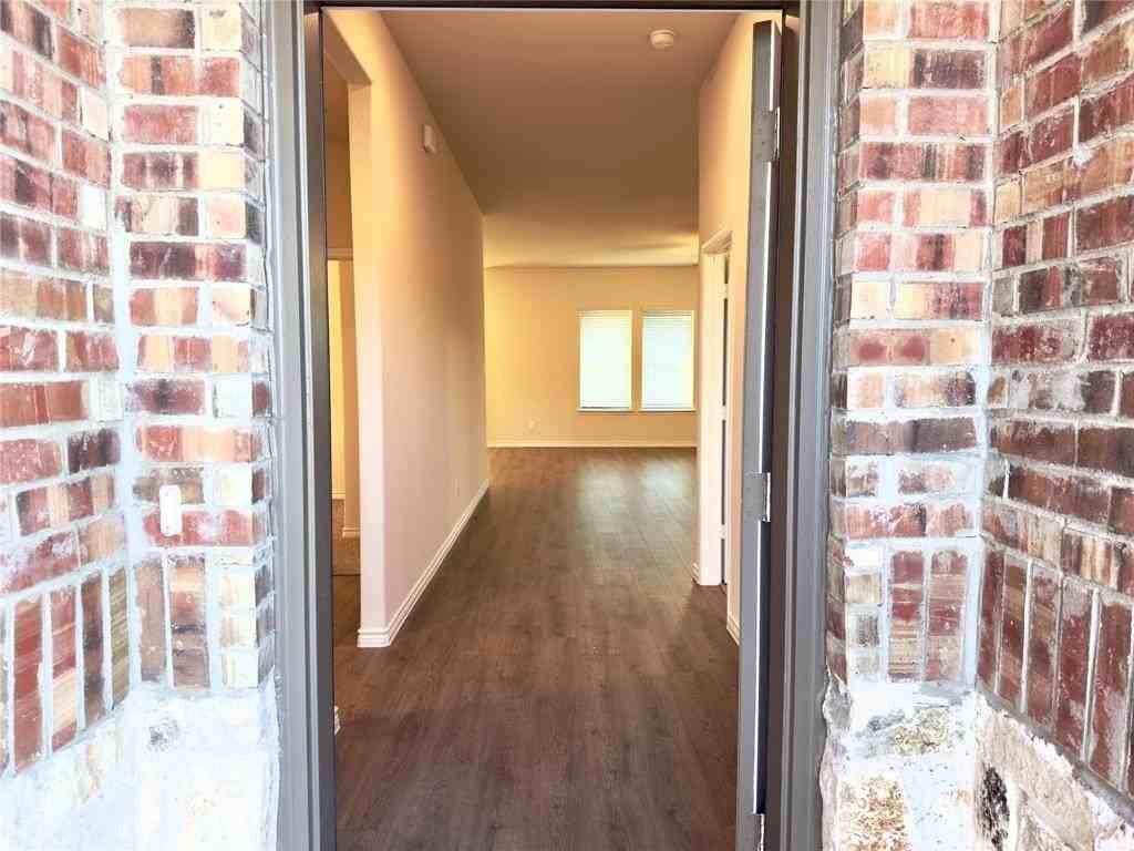 2117 Eugene St - Photo 3 of 31