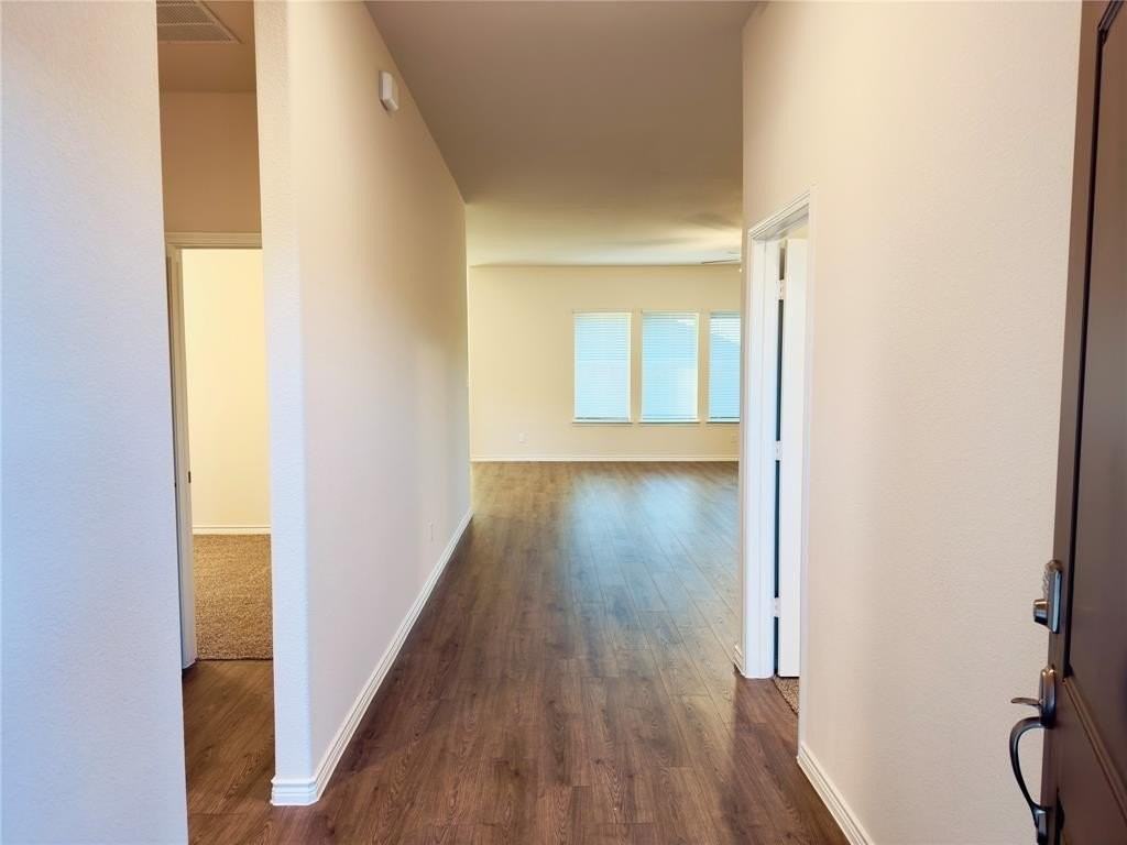 2117 Eugene St - Photo 4 of 31