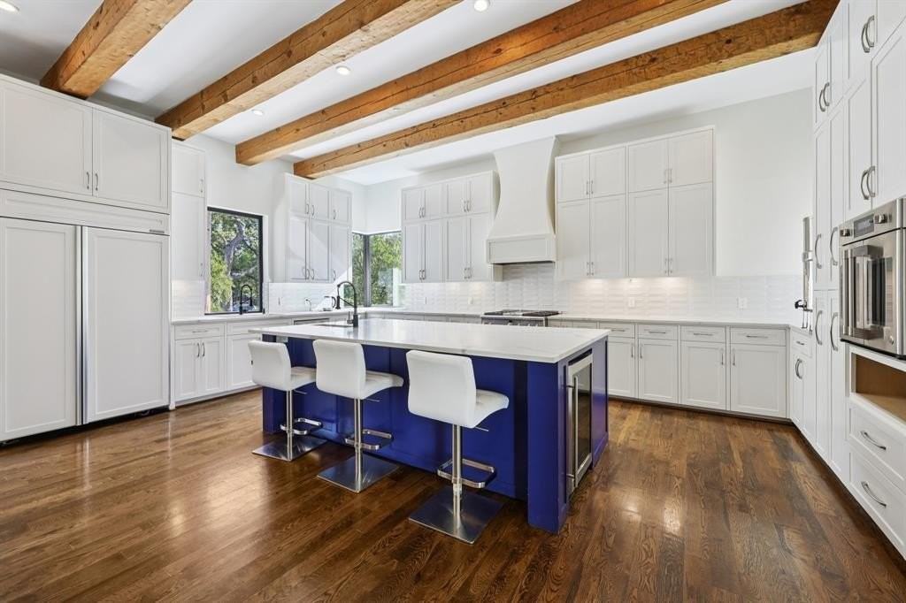 8635 San Leandro Dr - Photo 7 of 40