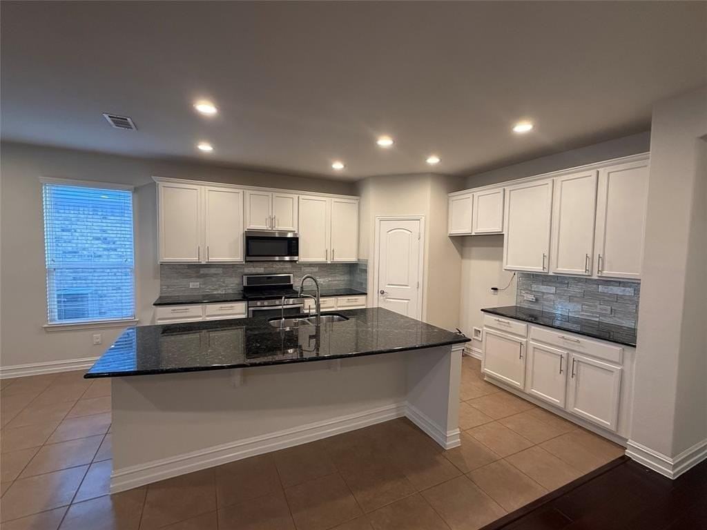 2341 Leeward Pl - Photo 4 of 27