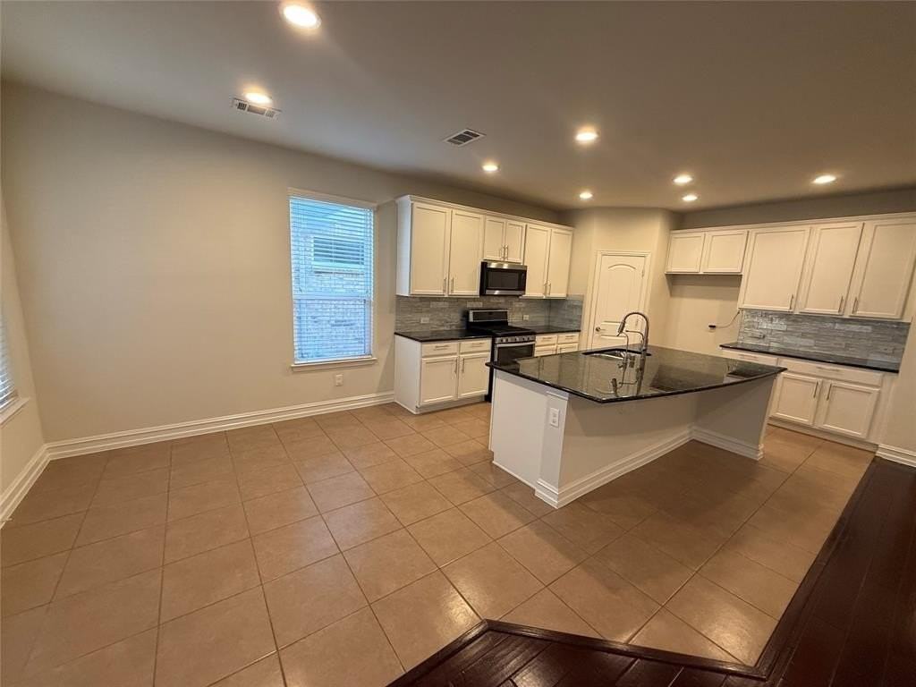 2341 Leeward Pl - Photo 6 of 27