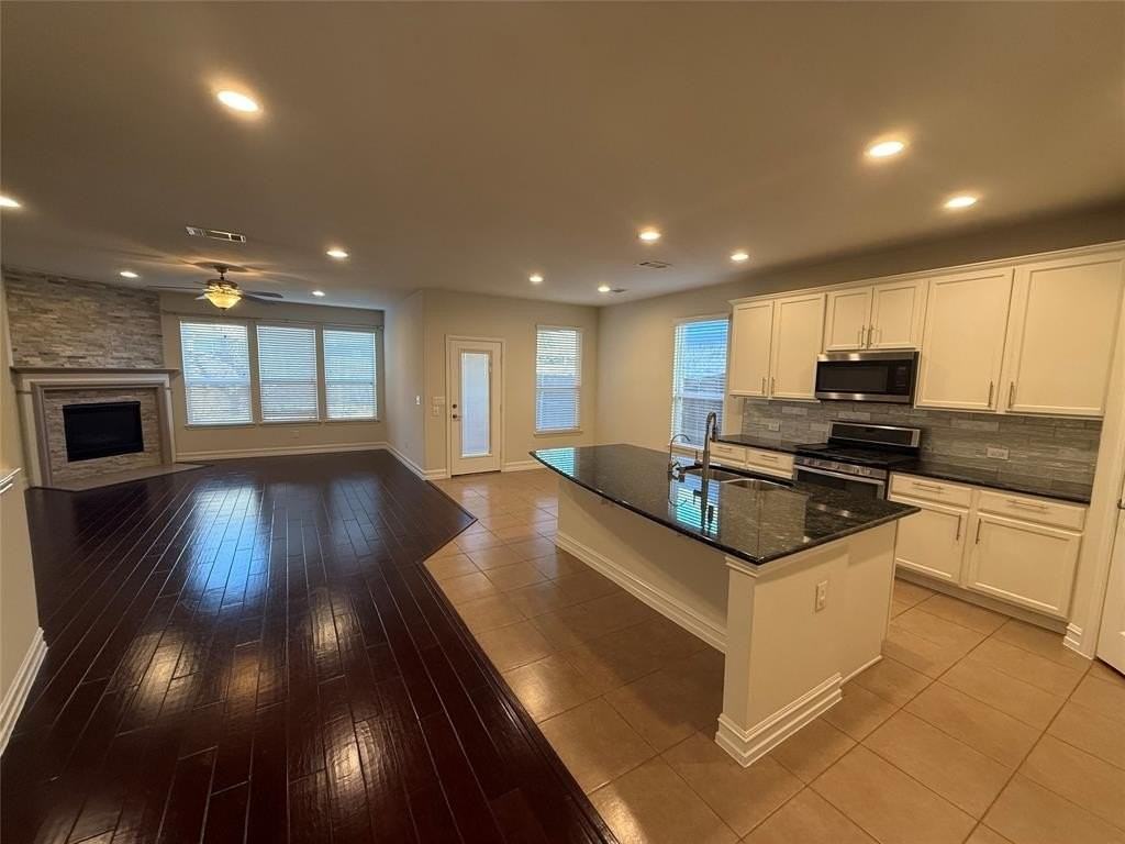 2341 Leeward Pl - Photo 7 of 27