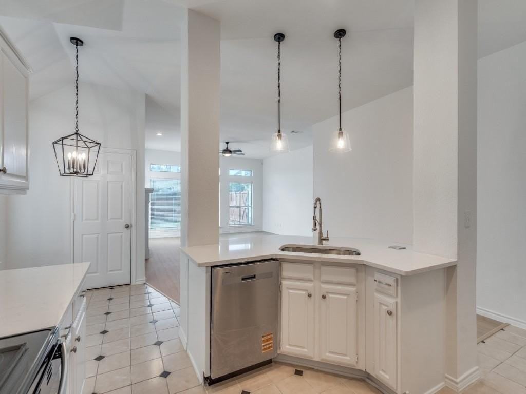 8017 Ship St - Photo 4 of 26