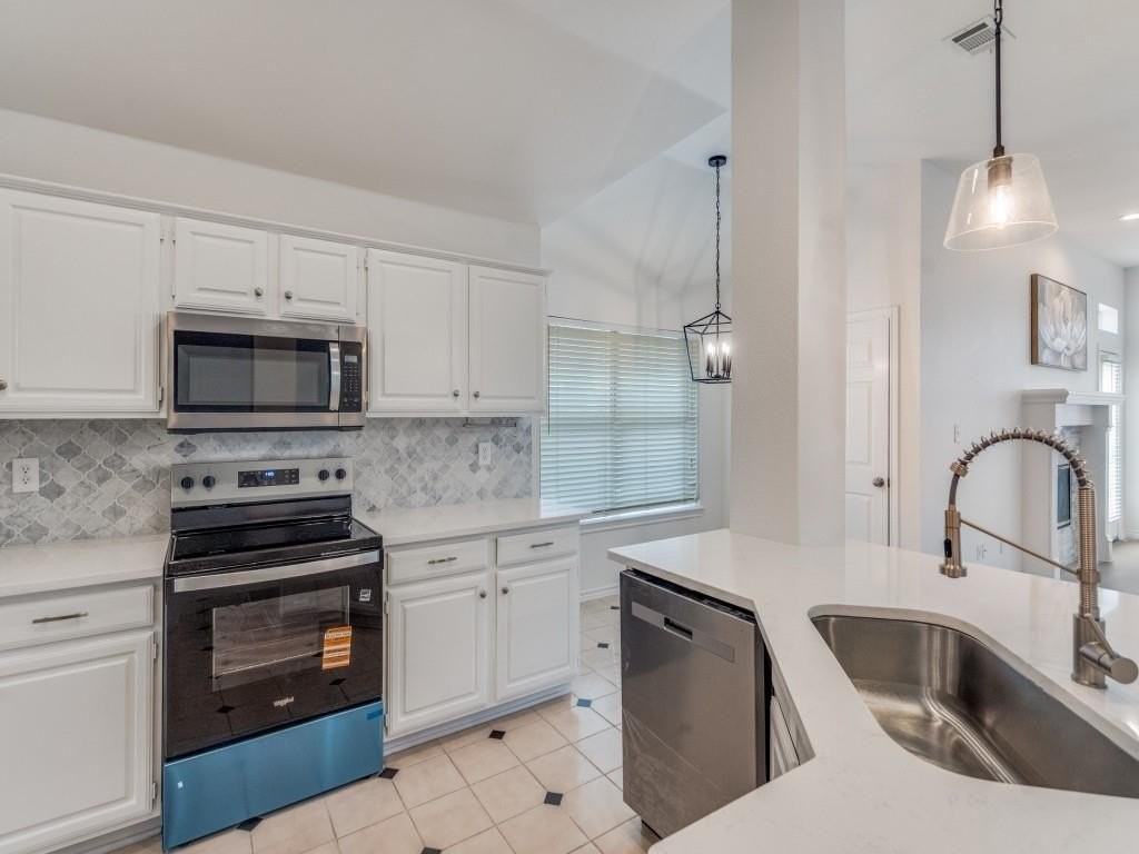 8017 Ship St - Photo 5 of 26