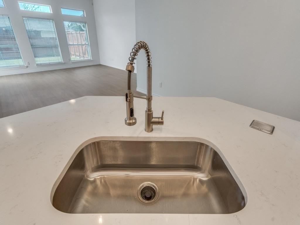 8017 Ship St - Photo 7 of 26