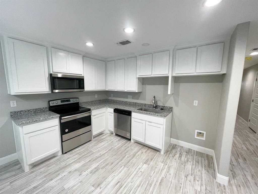 2624 S Fannin Ave - Photo 2 of 14