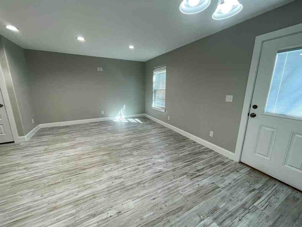 2624 S Fannin Ave - Photo 4 of 14