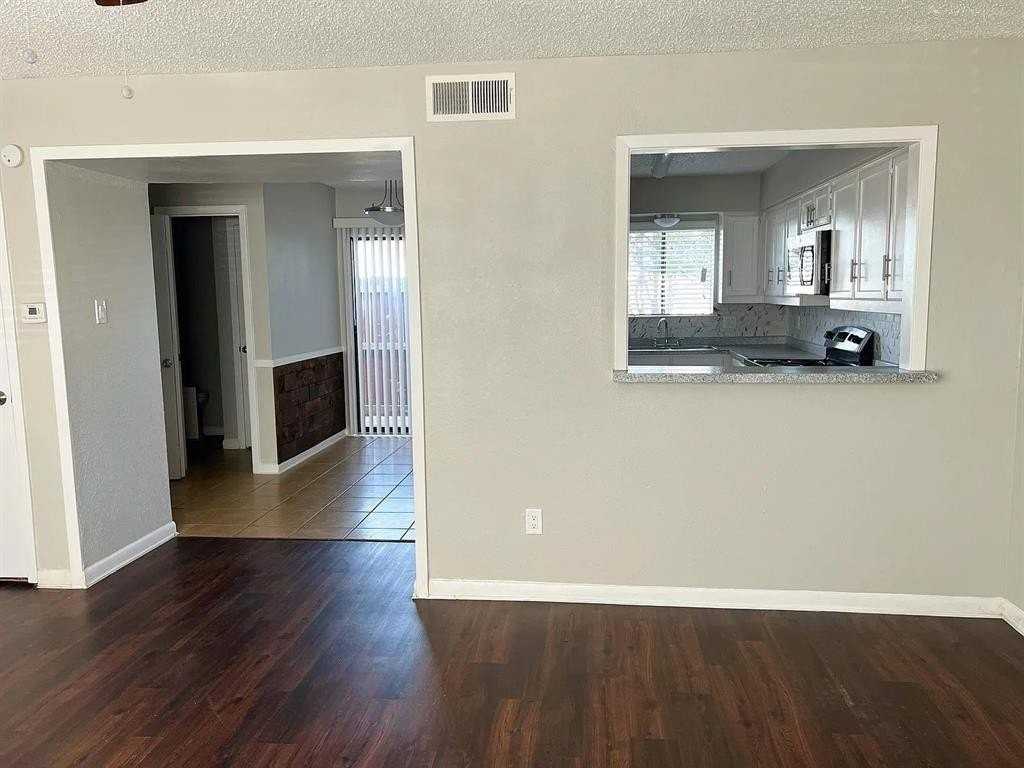 514 E Belt Line Rd #B11 - Photo 7 of 27