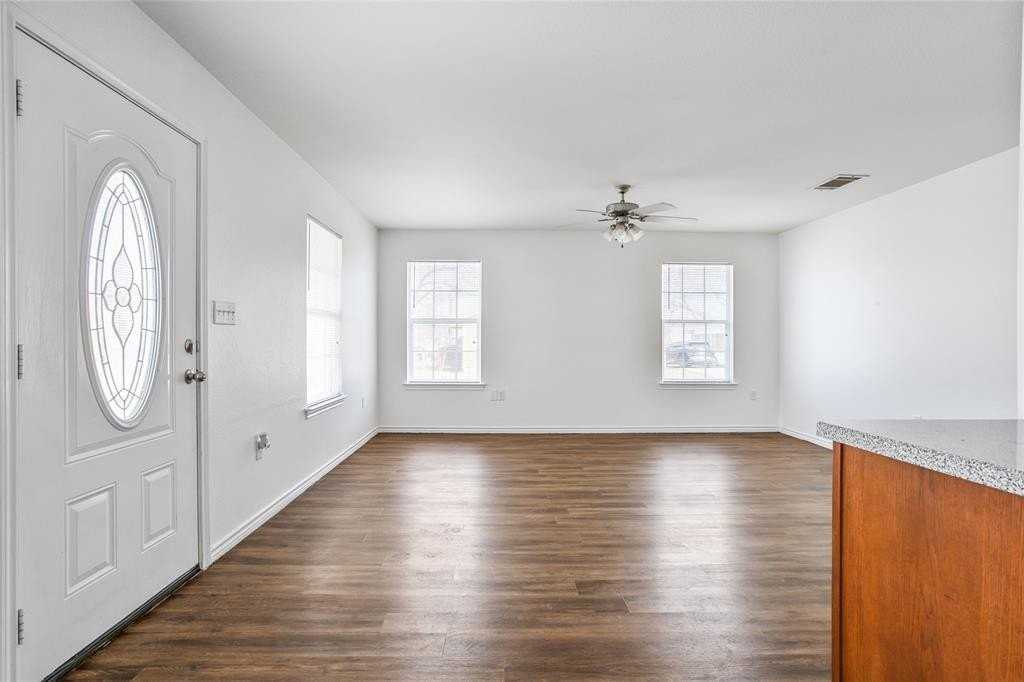 1006 Throckmorton St - Photo 5 of 24