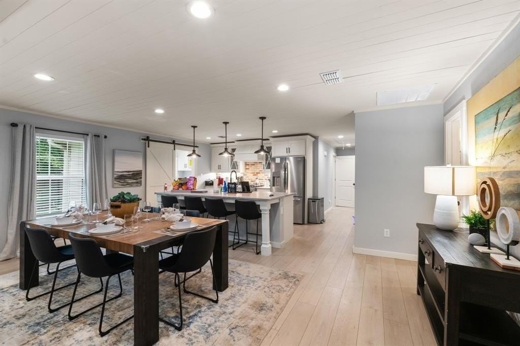 408 E Liberty St - Photo 2 of 19