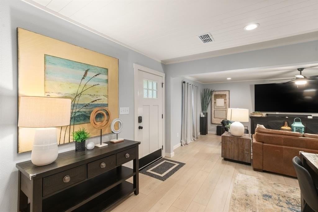 408 E Liberty St - Photo 3 of 19