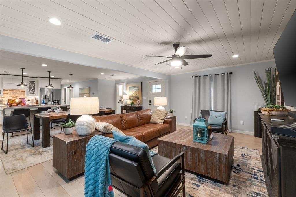 408 E Liberty St - Photo 6 of 19