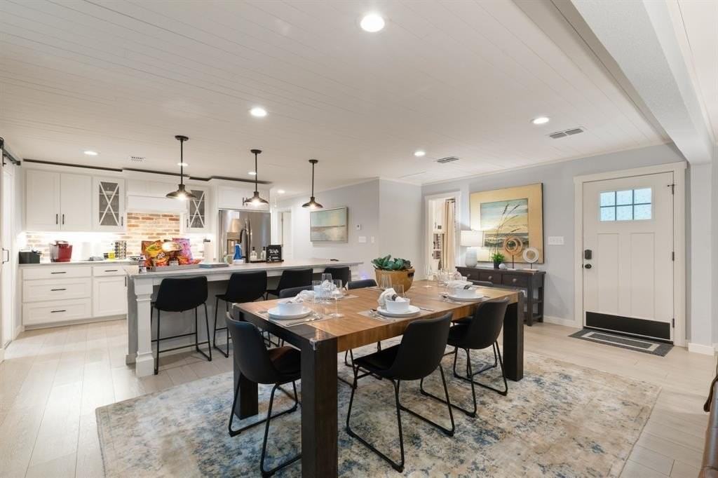 408 E Liberty St - Photo 7 of 19