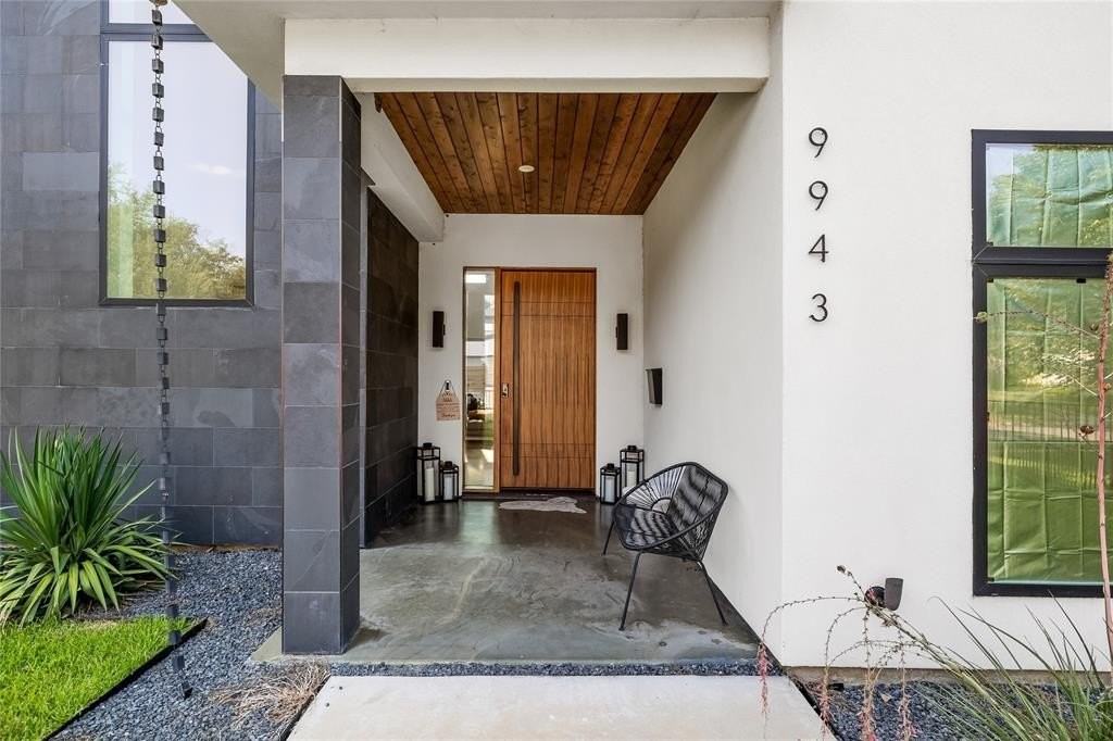 9943 Coppedge Ln - Photo 2 of 33