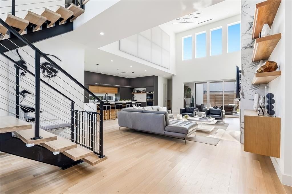 9943 Coppedge Ln - Photo 4 of 33