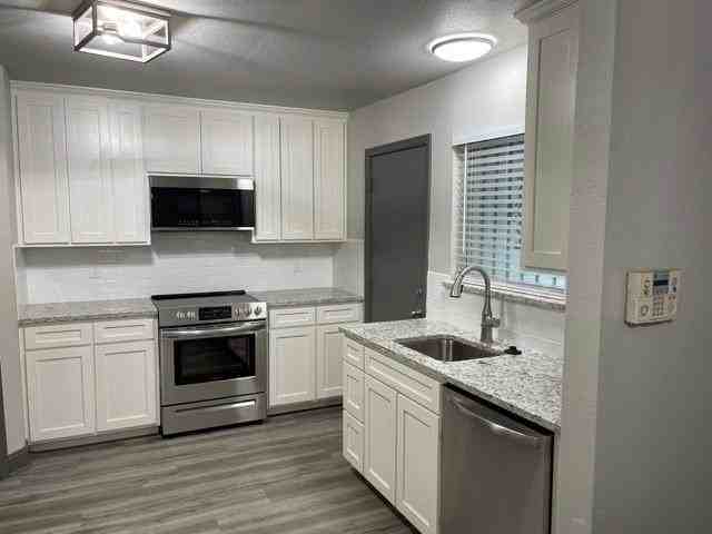 400 Starr St - Photo 3 of 14