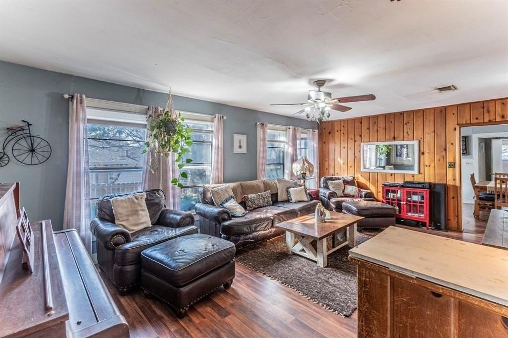 1605 Franklin St - Photo 2 of 25