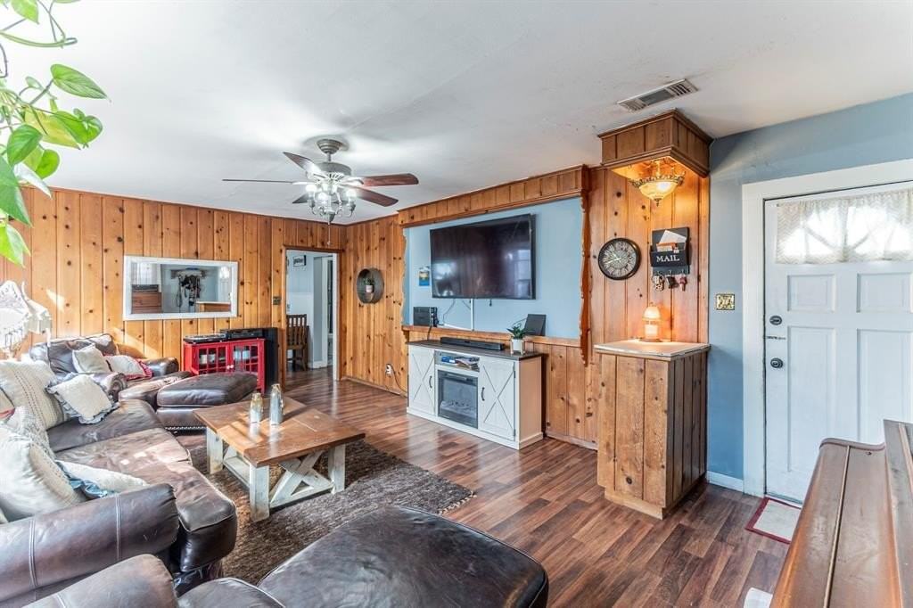 1605 Franklin St - Photo 3 of 25