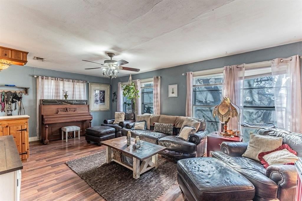 1605 Franklin St - Photo 4 of 25