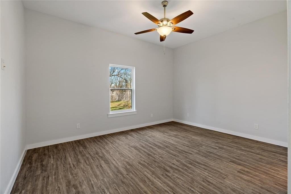 1411 10th St Ne - Photo 7 of 12