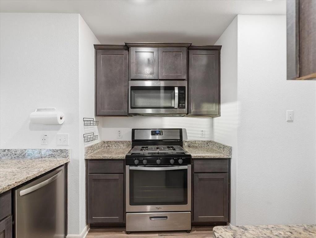 3083 Chillingham Dr - Photo 4 of 20