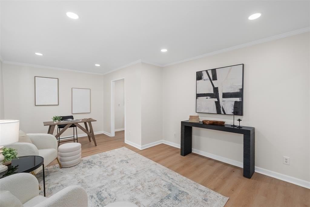 8822 Miami Dr - Photo 5 of 37