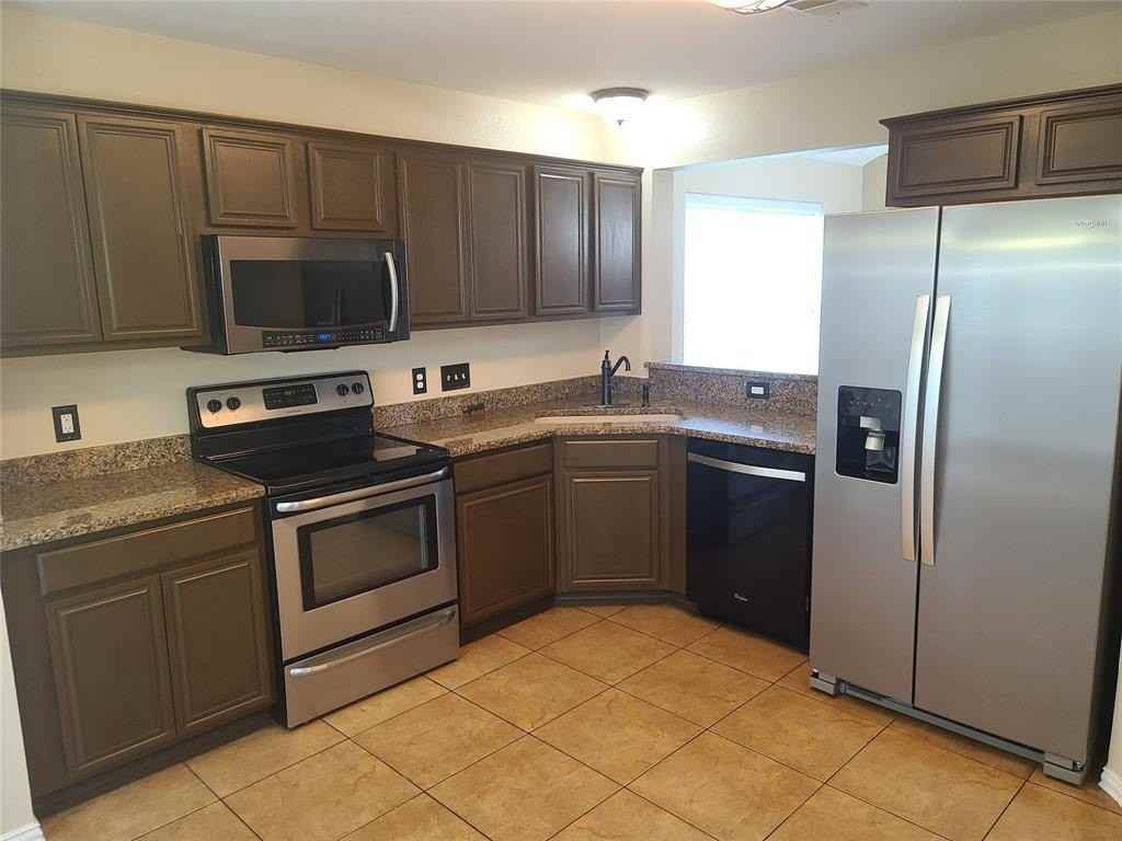 305 Lake Wichita Dr - Photo 3 of 40