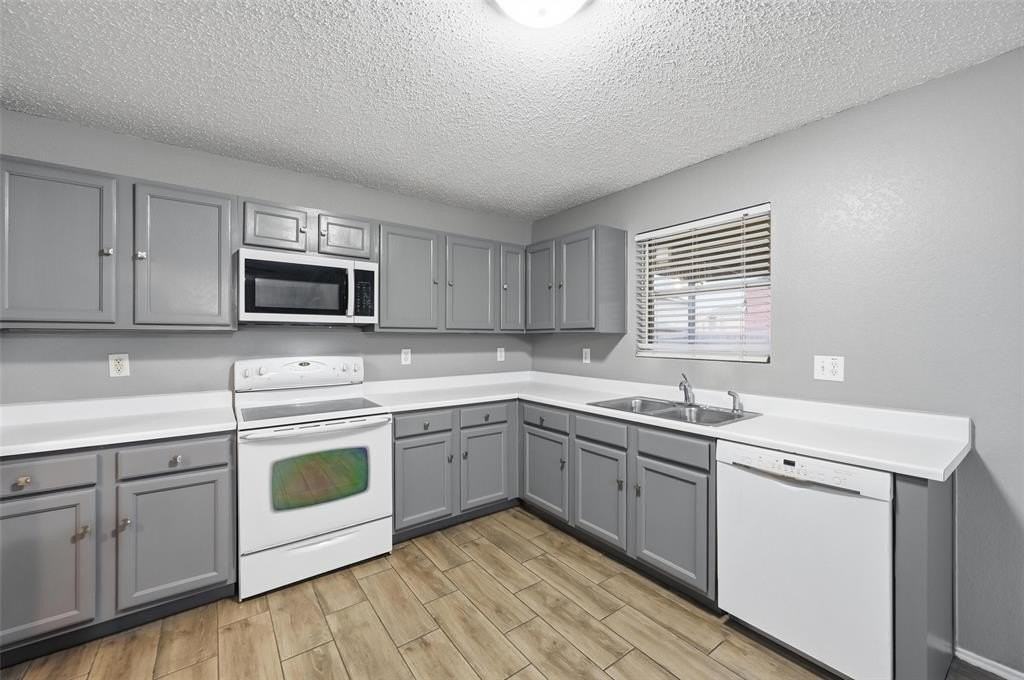 3119 Pompi Dr - Photo 7 of 24