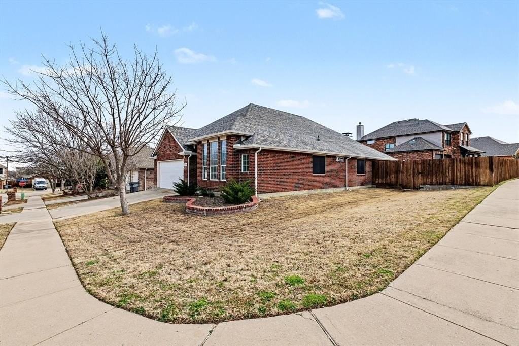 6212 Crestmont Ln - Photo 2 of 18