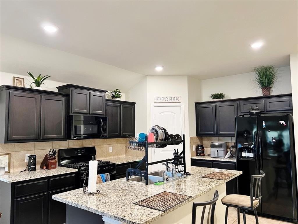 720 Watson Way - Photo 3 of 12