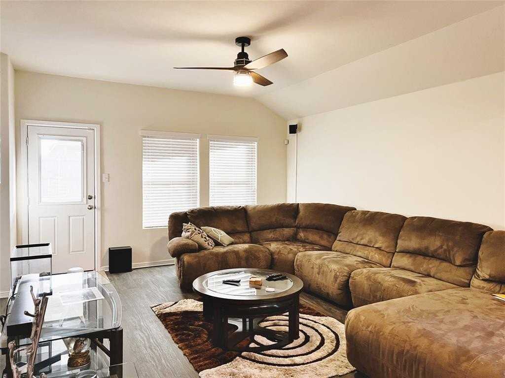 720 Watson Way - Photo 6 of 12