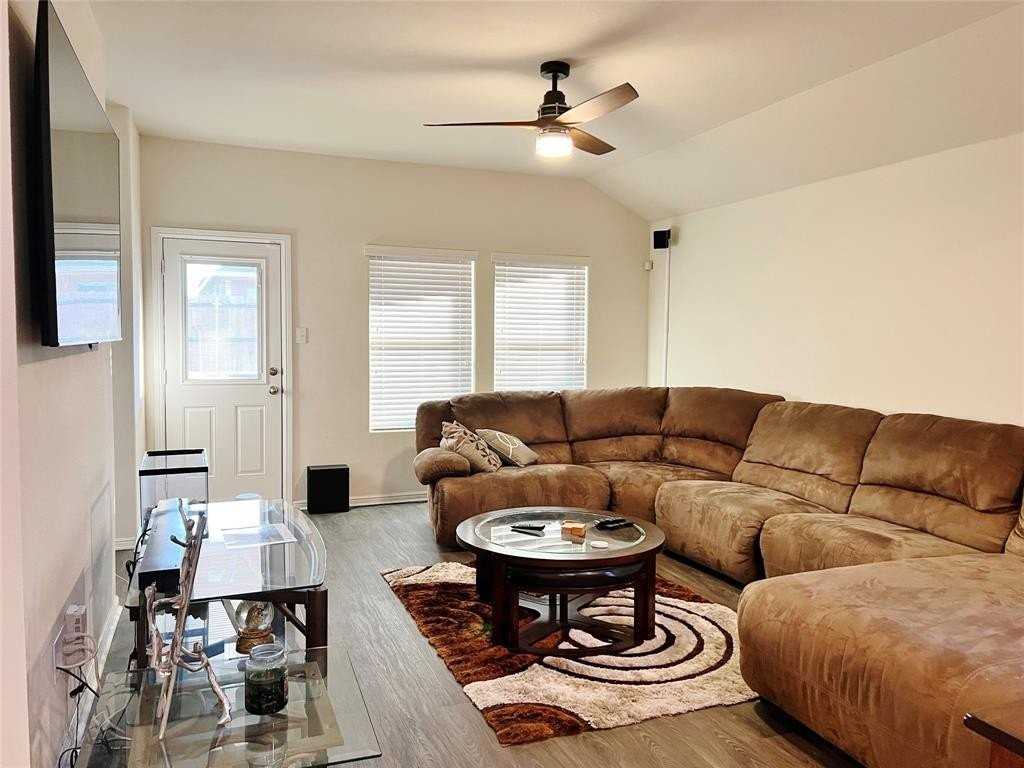 720 Watson Way - Photo 7 of 12